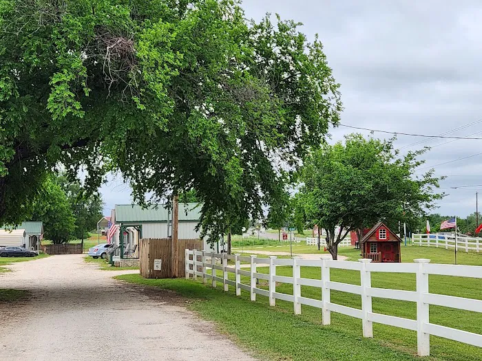 RAINBOW VILLAGE IN RAINBOW TEXAS Picture 3