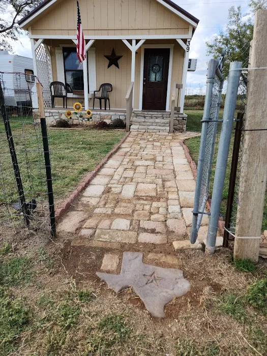 RAINBOW VILLAGE IN RAINBOW TEXAS Picture 9
