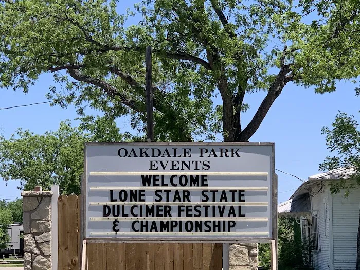 Oakdale Park Picture 9