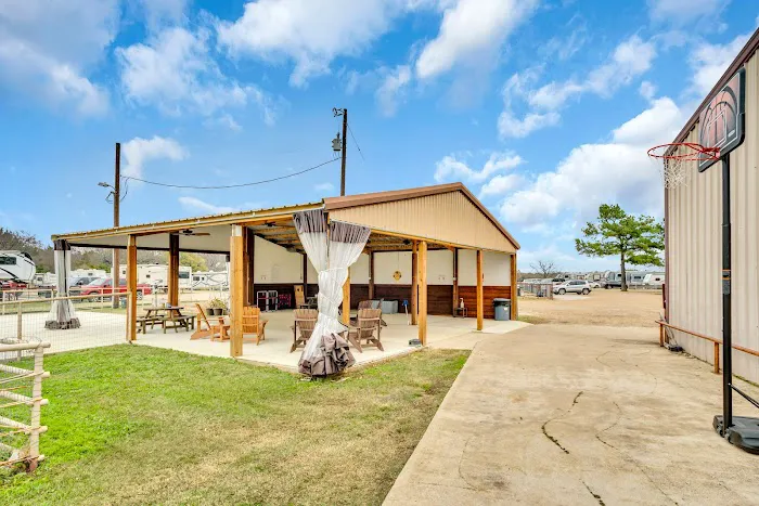 Waggin' Tail Ranch RV Resort Picture 2