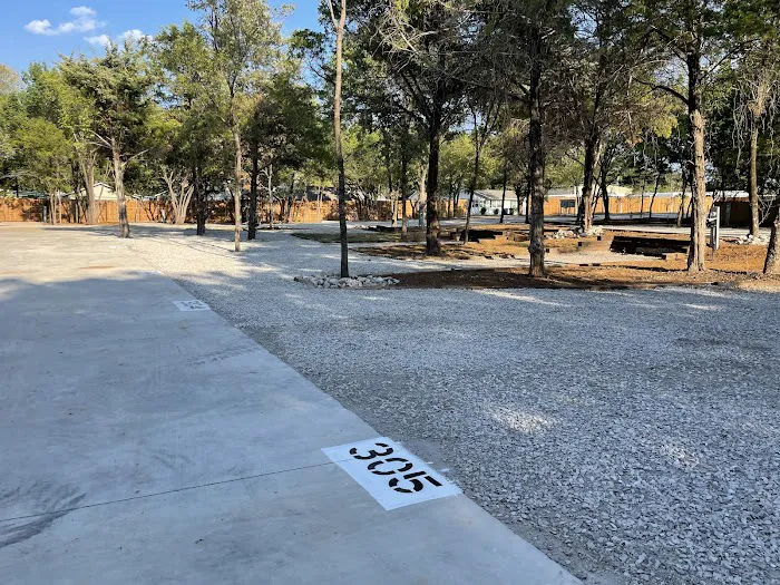 Lake Dallas RV Park Picture 5