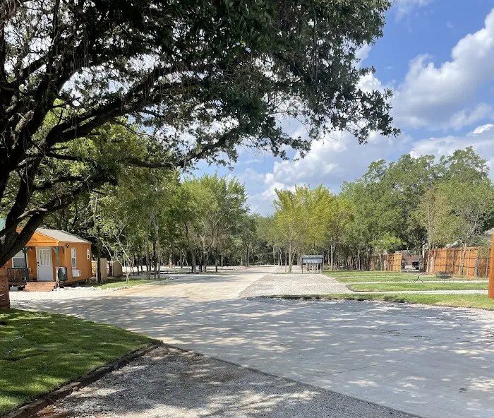 Lake Dallas RV Park Picture 4