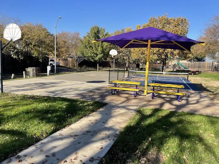 Lake Dallas RV Park Picture 6