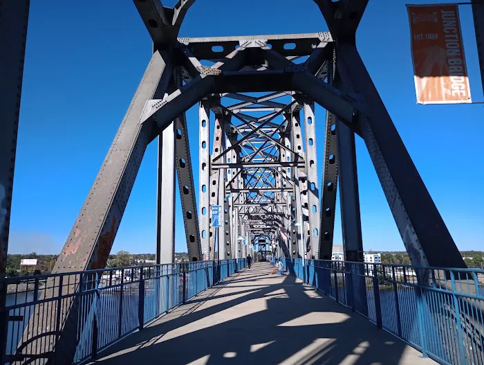 Downtown Riverside RV Park Picture 2