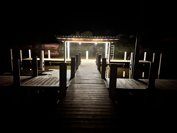 Henry's Hideout - Riverside RV Park Picture 7