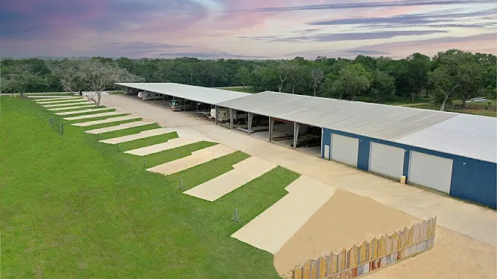 Henry's Hideout - Riverside RV Park Picture 3