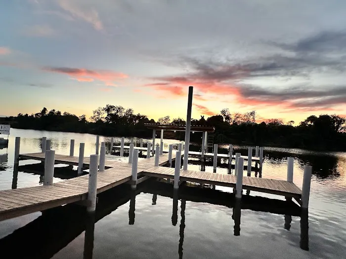 Henry's Hideout - Riverside RV Park Picture 8