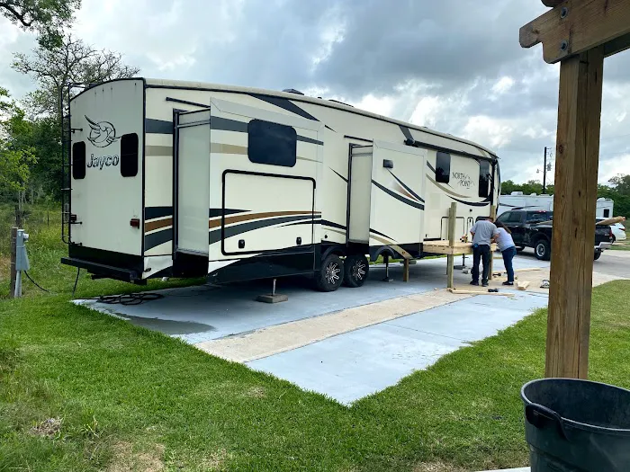 TripL RV Park Picture 5