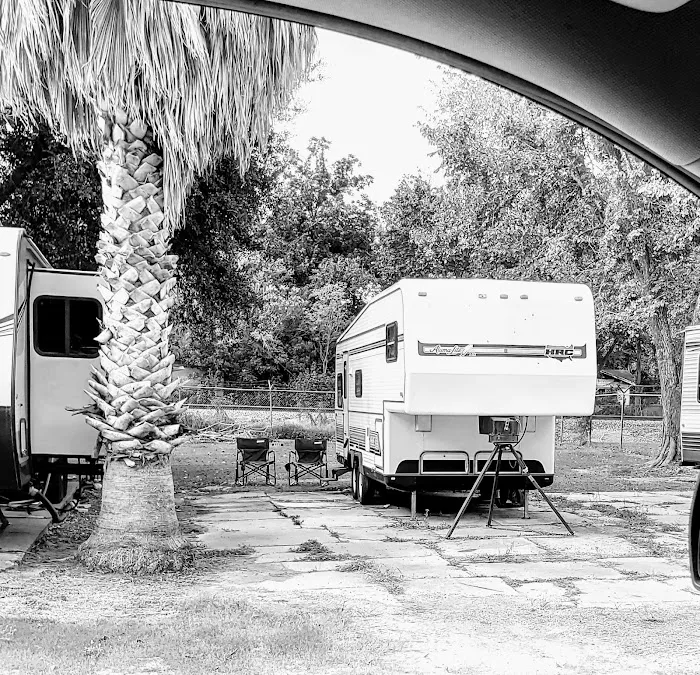 Travelers Paradise RV Park Picture 5