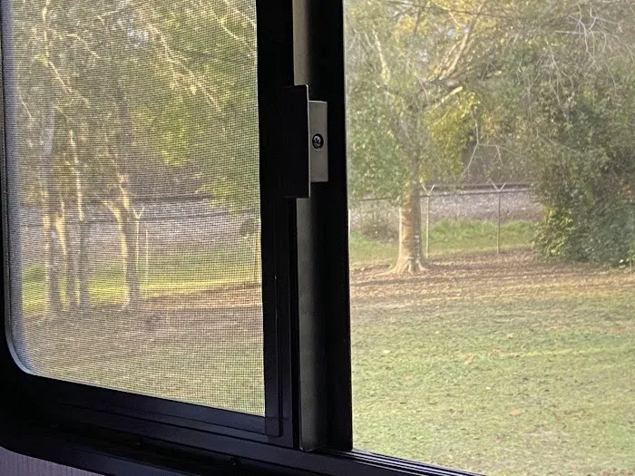 Travelers Paradise RV Park Picture 7