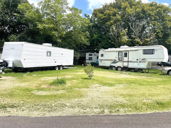 Clute Mobile Home & RV Park Picture 7