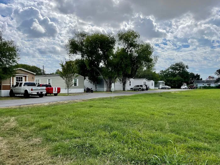 Clute Mobile Home & RV Park Picture 6