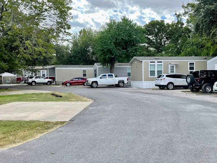 Clute Mobile Home & RV Park Picture 5