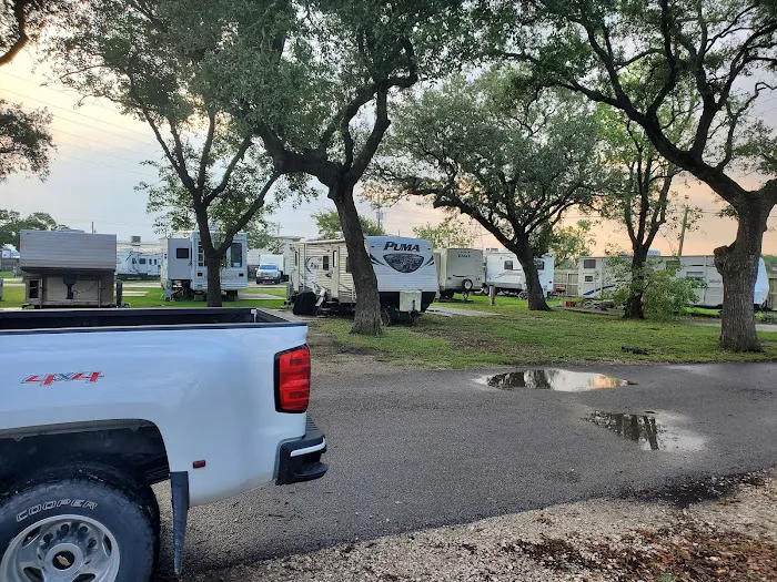 Plantation Oaks RV Park Picture 8