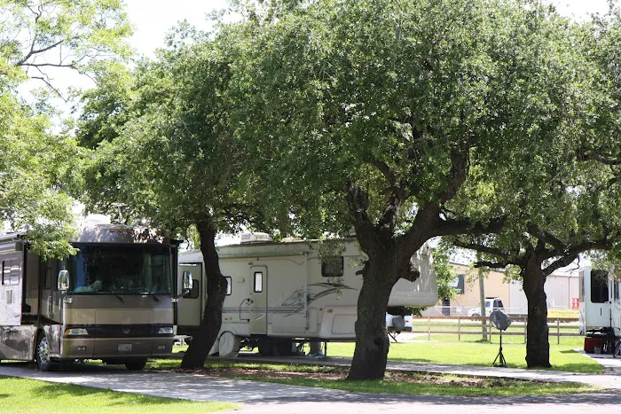 Plantation Oaks RV Park Picture 9