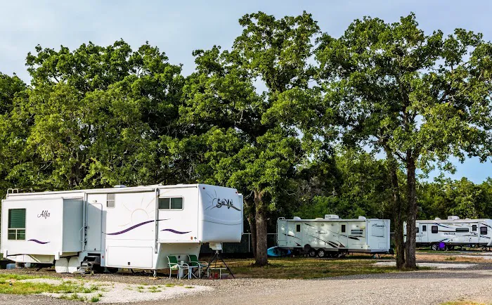 Sunny Bastrop RV Park Picture 2