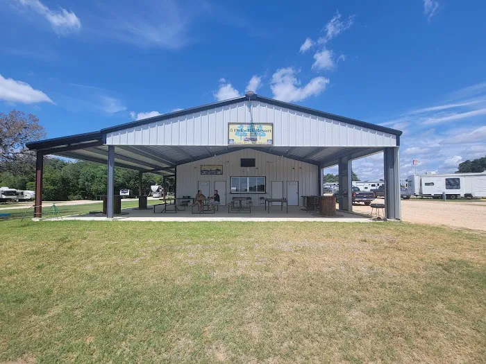 Schulenburg 3 Oaks RV Resort Picture 7