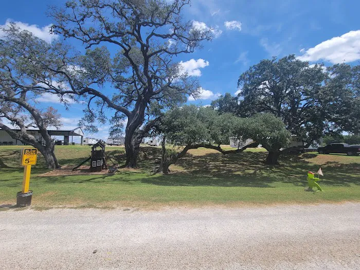 Schulenburg 3 Oaks RV Resort Picture 9