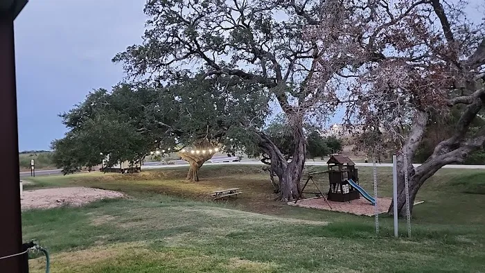 Schulenburg 3 Oaks RV Resort Picture 5