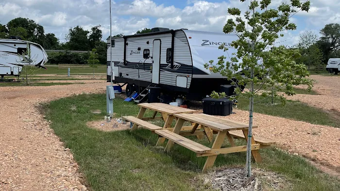 Under The Stars RV Park Picture 8