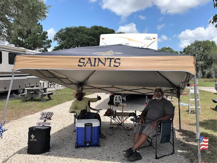 Whispering Oaks RV Park Picture 3