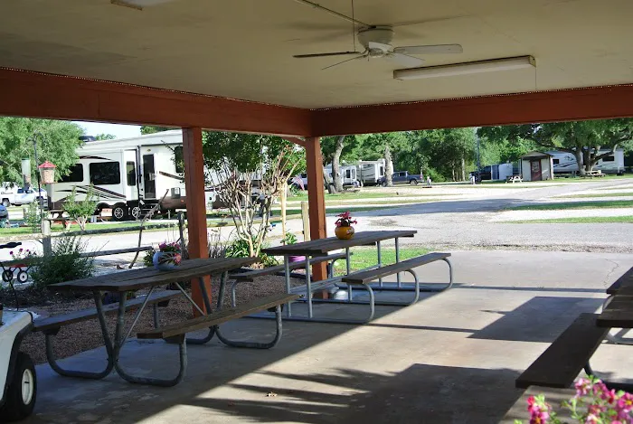 Whispering Oaks RV Park Picture 2