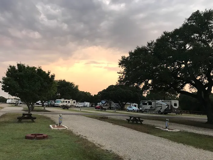 Whispering Oaks RV Park Picture 5