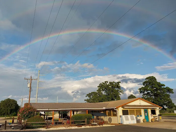 Whispering Oaks RV Park Picture 4