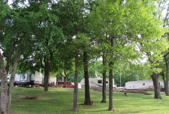 Lone Oak RV Park Picture 8