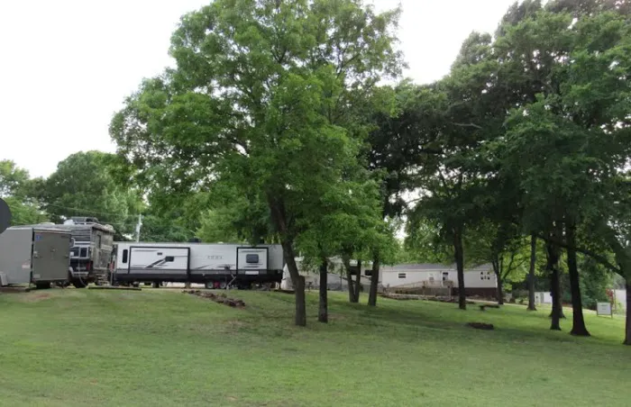 Lone Oak RV Park Picture 5