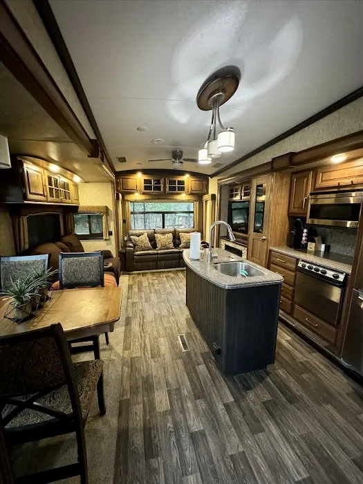 Pine Creek Hideaway Cabins & RV Resort Picture 2