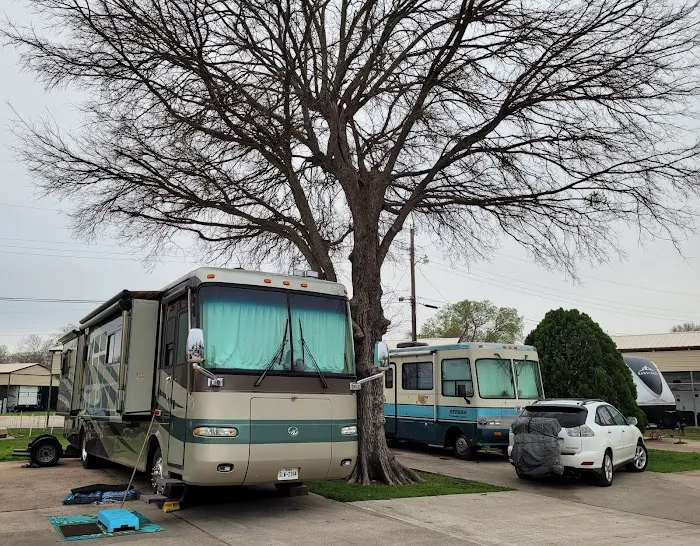 Cicada Springs RV Park Picture 9