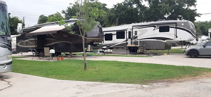 Cicada Springs RV Park Picture 6