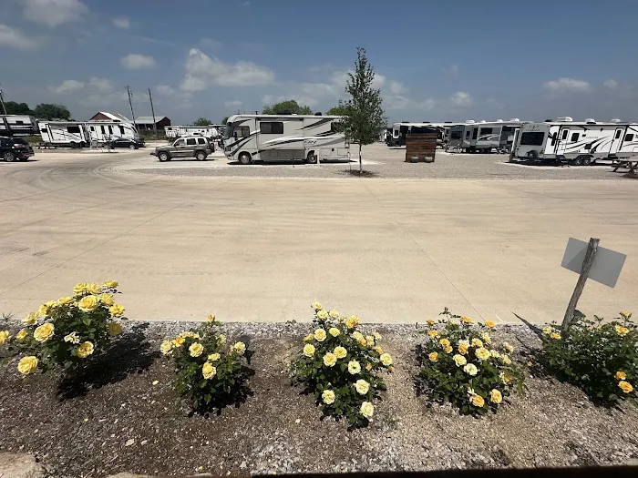 YELLOWROSE RV RESORT Picture 7