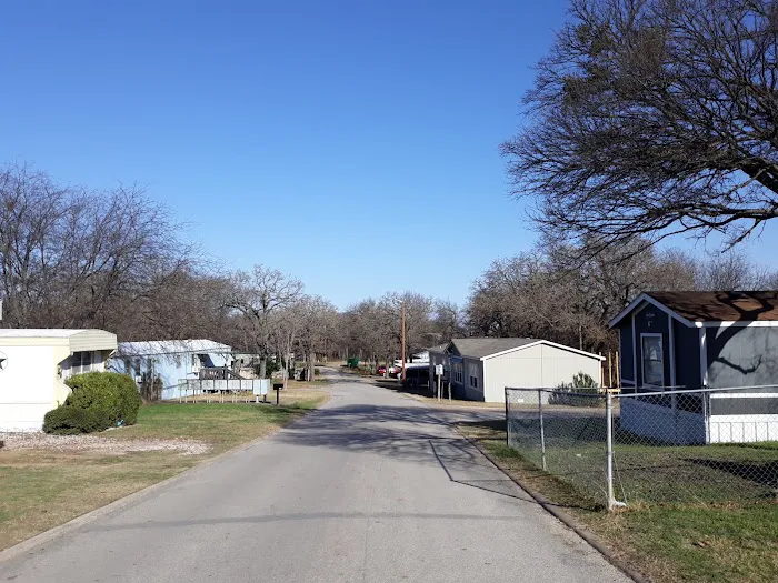 Country Oaks Mobile Home Park Picture 4