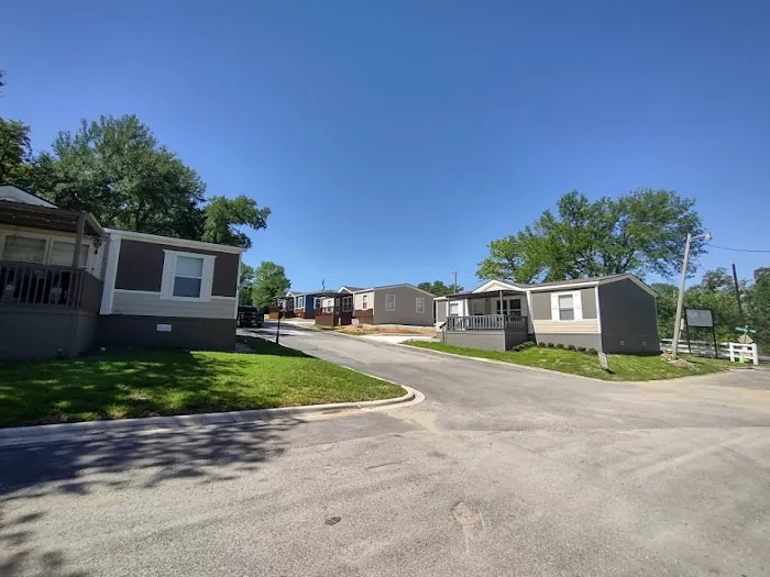 Green Oaks Mobile Home Community Picture 4