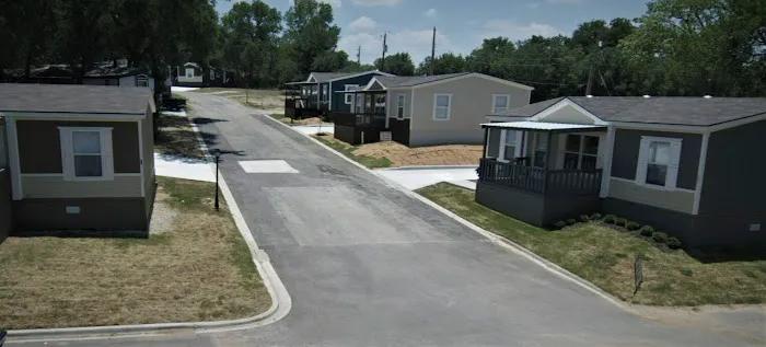 Green Oaks Mobile Home Community Picture 8