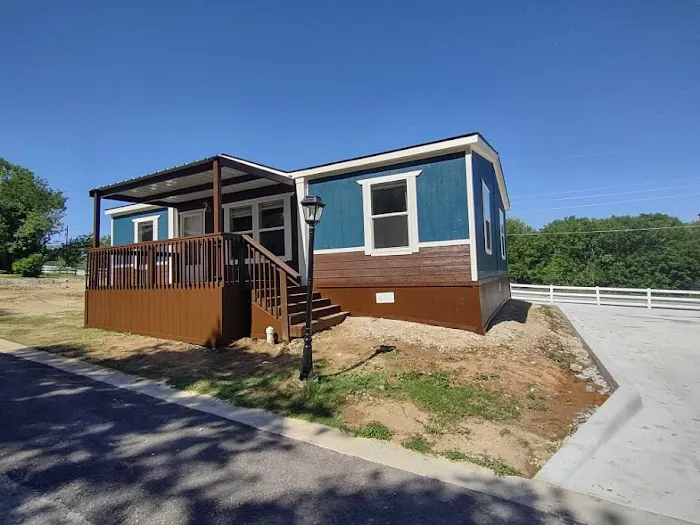 Green Oaks Mobile Home Community Picture 9