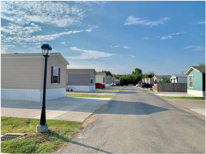 Newark Mobile Home Community Picture 3