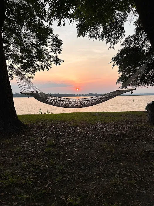 Hideaway 23 Lakefront RV & Cabins Picture 2