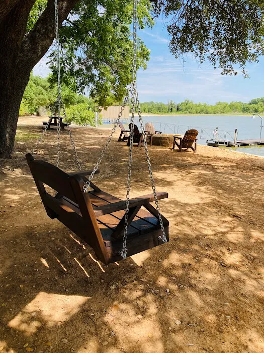 Hideaway 23 Lakefront RV & Cabins Picture 9