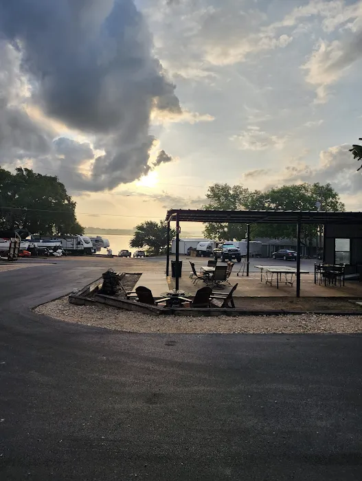 Hideaway 23 Lakefront RV & Cabins Picture 8