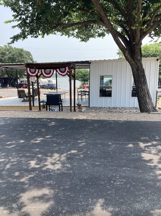 Hideaway 23 Lakefront RV & Cabins Picture 10