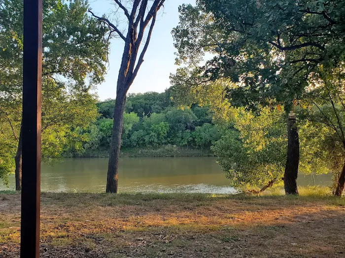 Gypsy Moon Hideaway - RV Park & Campground Picture 4