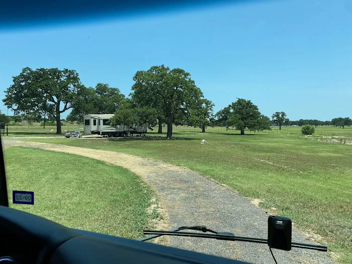 OUT IN THE COUNTRY RV PARK Picture 3