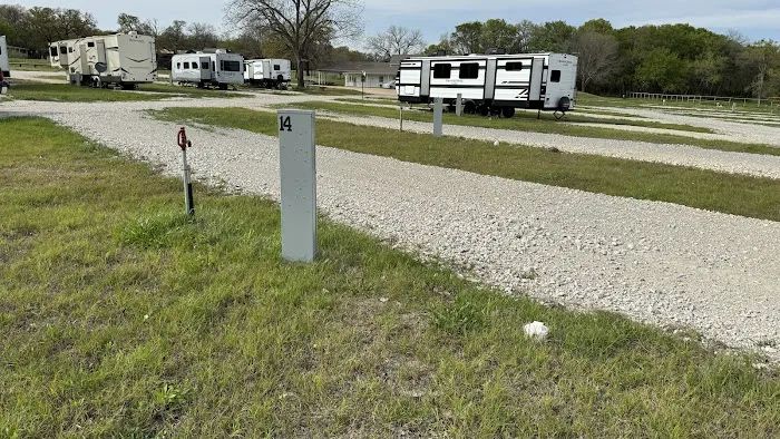Lone Oak RV Ranch Picture 5