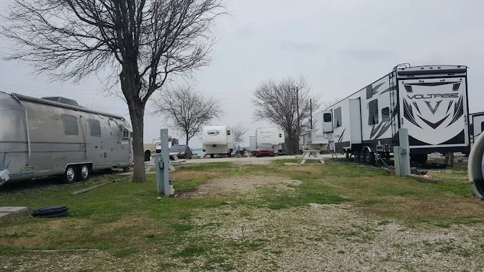 Lone Oak RV Park and Storage Picture 3