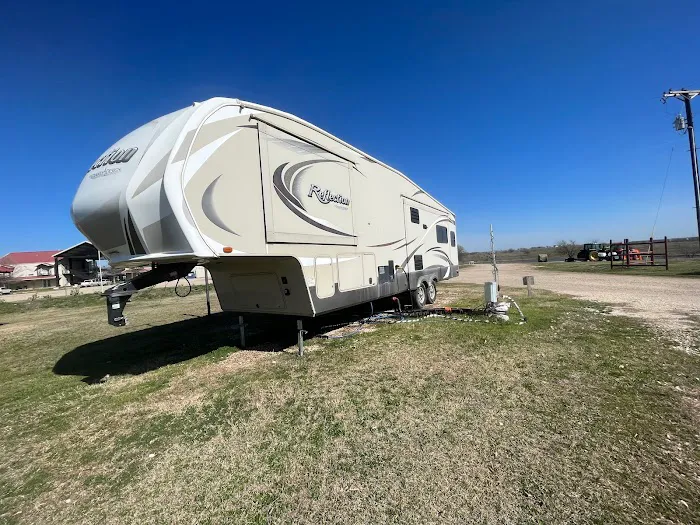 LoneStar Station RV Ranch & Studios Picture 7