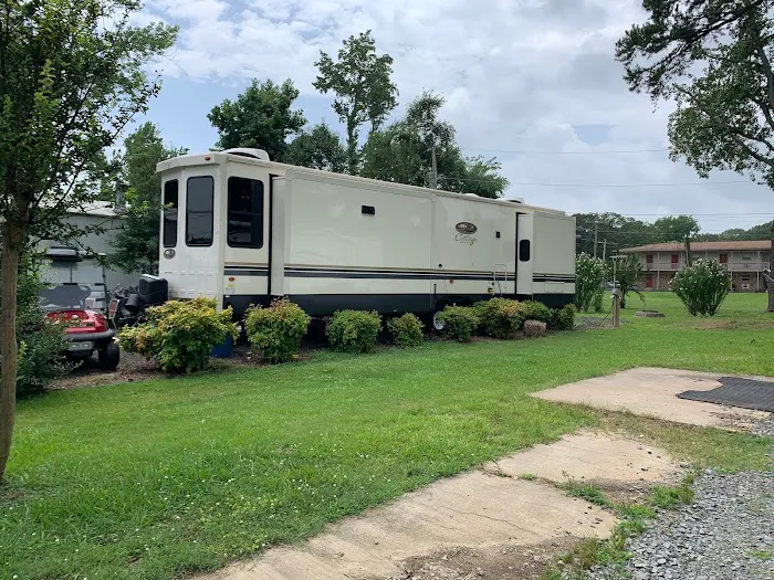 Brookwood Village Picture 5