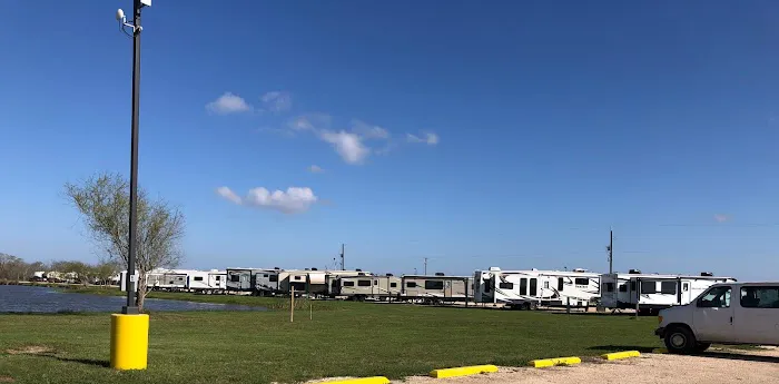 Freeport Friendly RV Park Picture 7